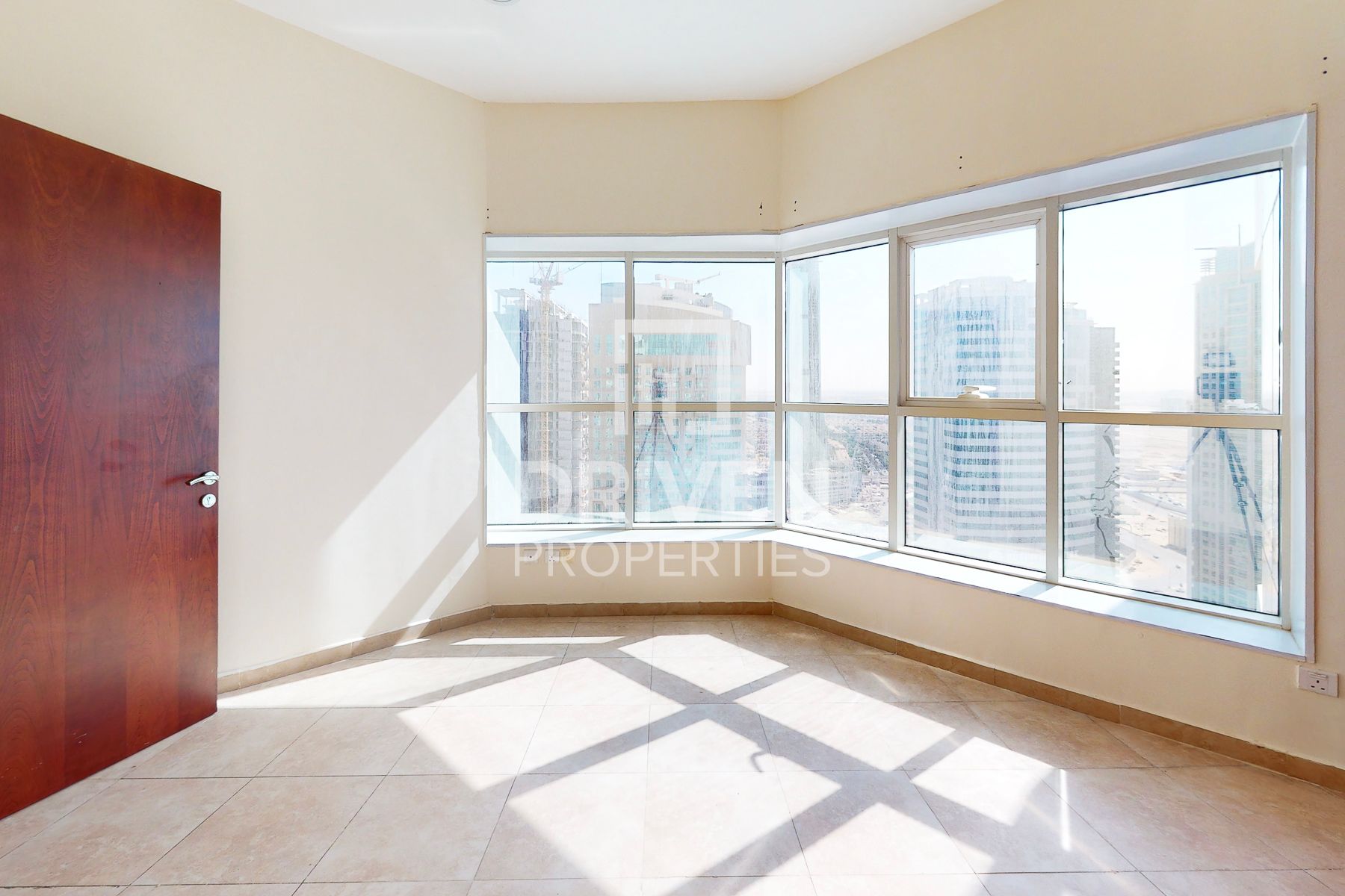 High Floor Well Maintained Prime Location