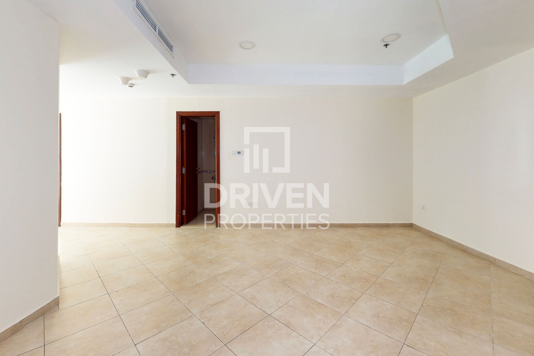 High Floor Well Maintained Prime Location