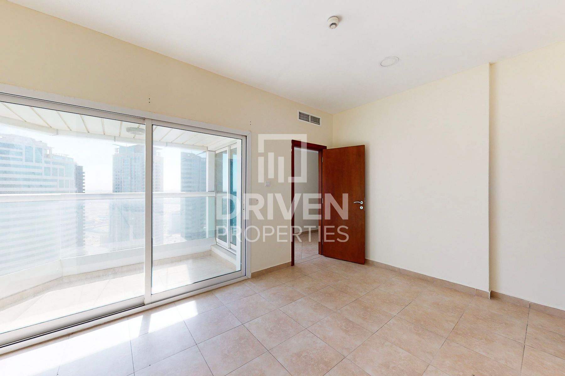 High Floor Well Maintained Prime Location