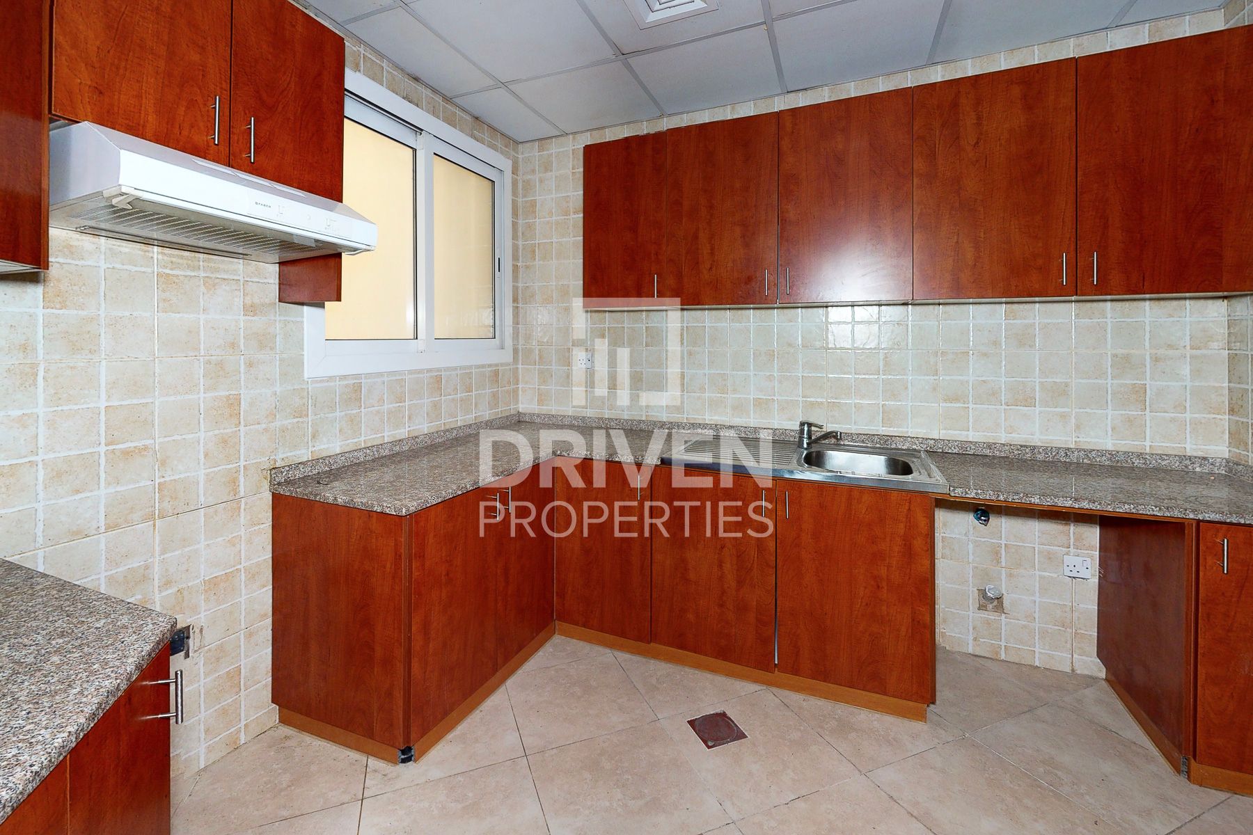 High Floor Well Maintained Prime Location