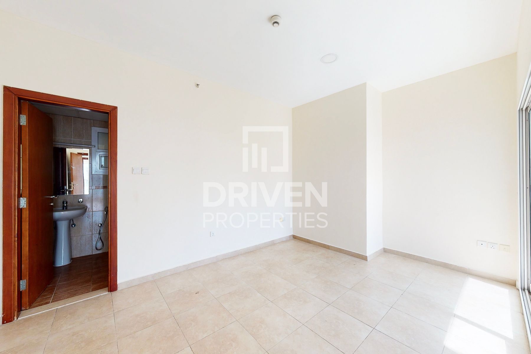 High Floor Well Maintained Prime Location