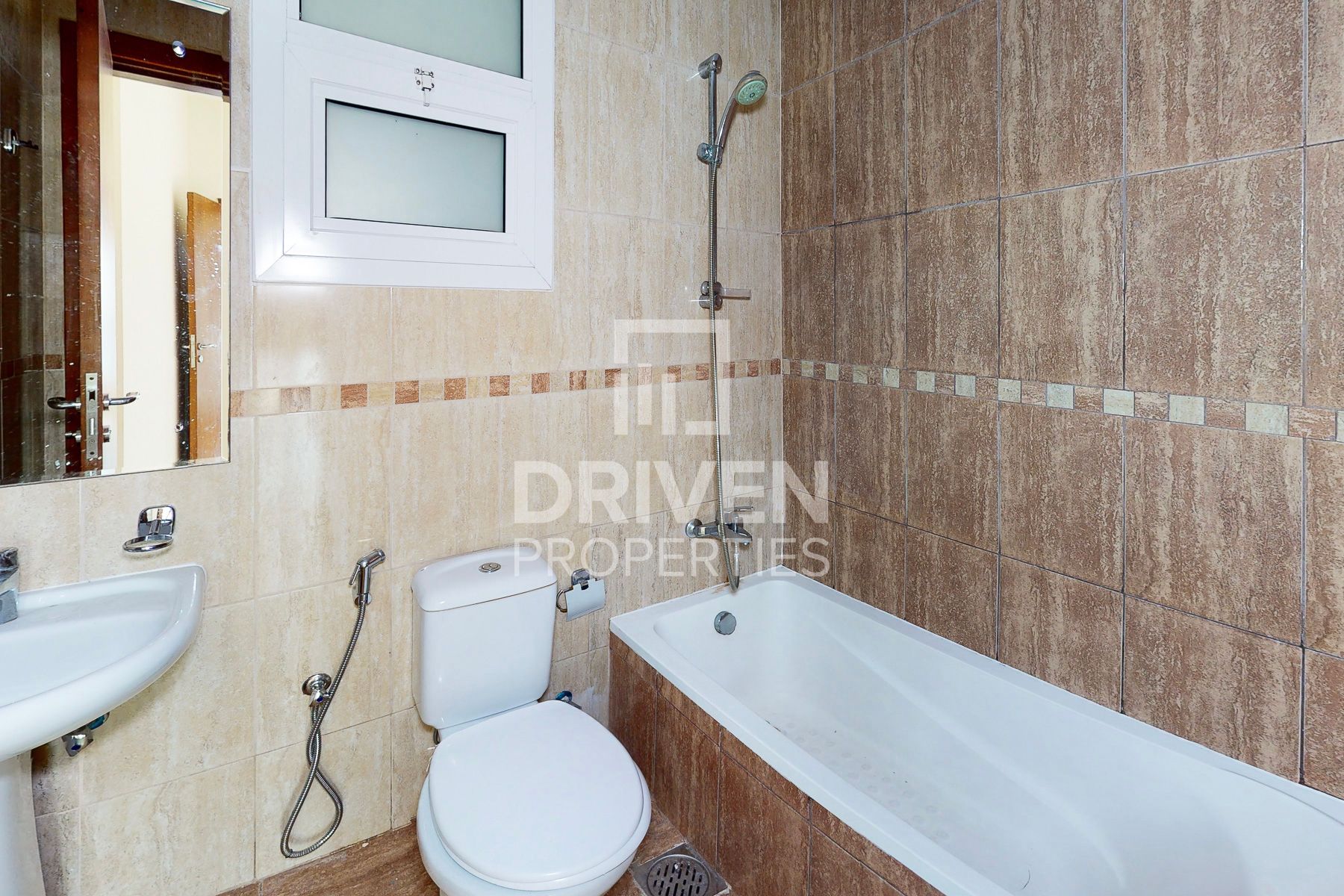 High Floor Well Maintained Prime Location