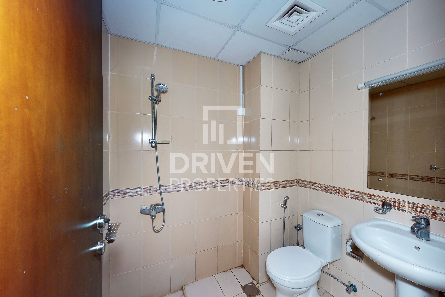 High Floor Well Maintained Prime Location