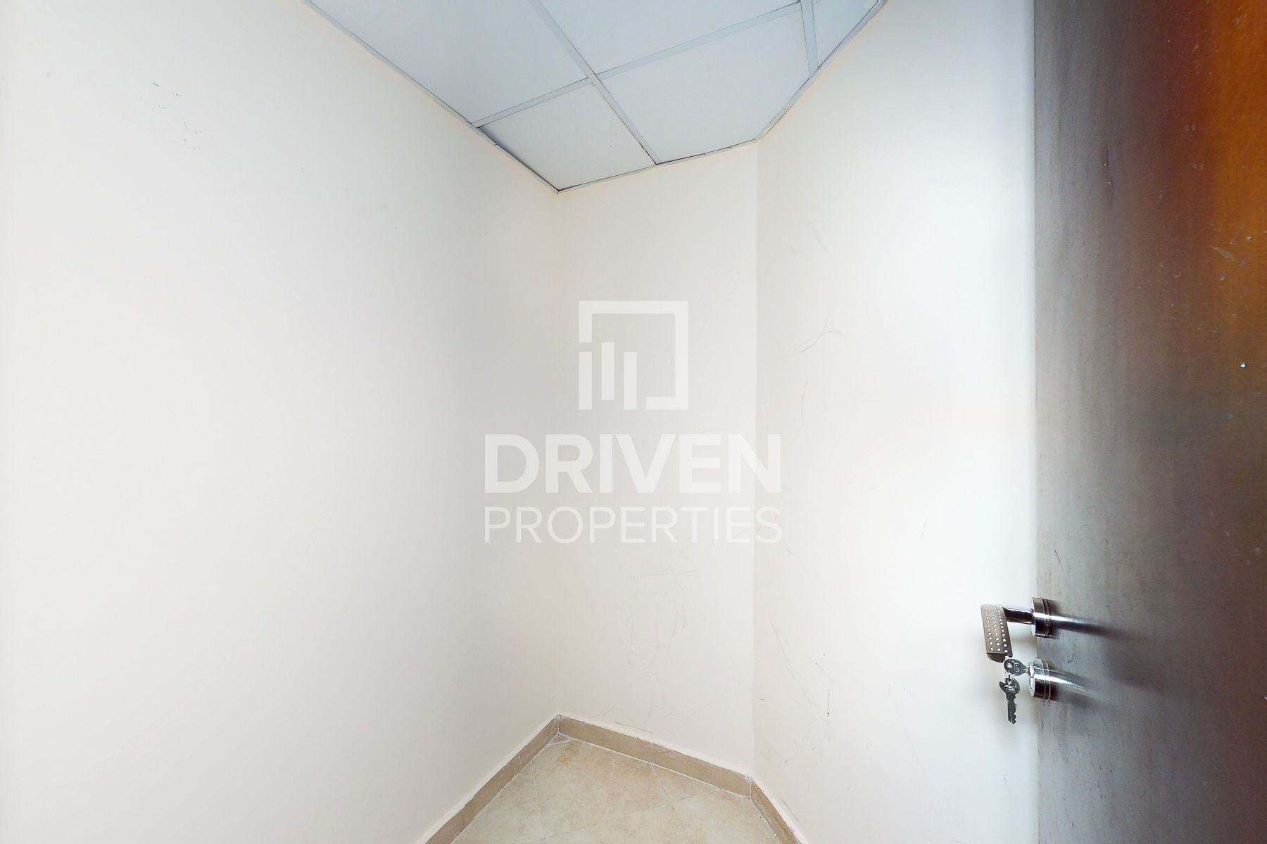 High Floor Well Maintained Prime Location