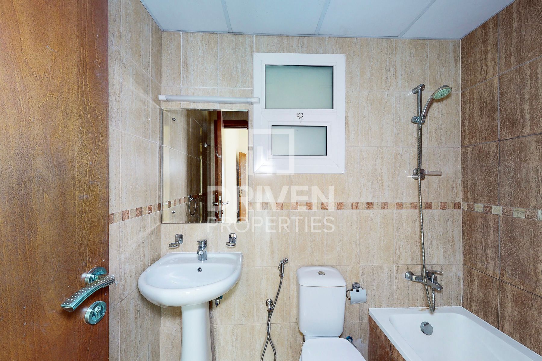 High Floor Well Maintained Prime Location