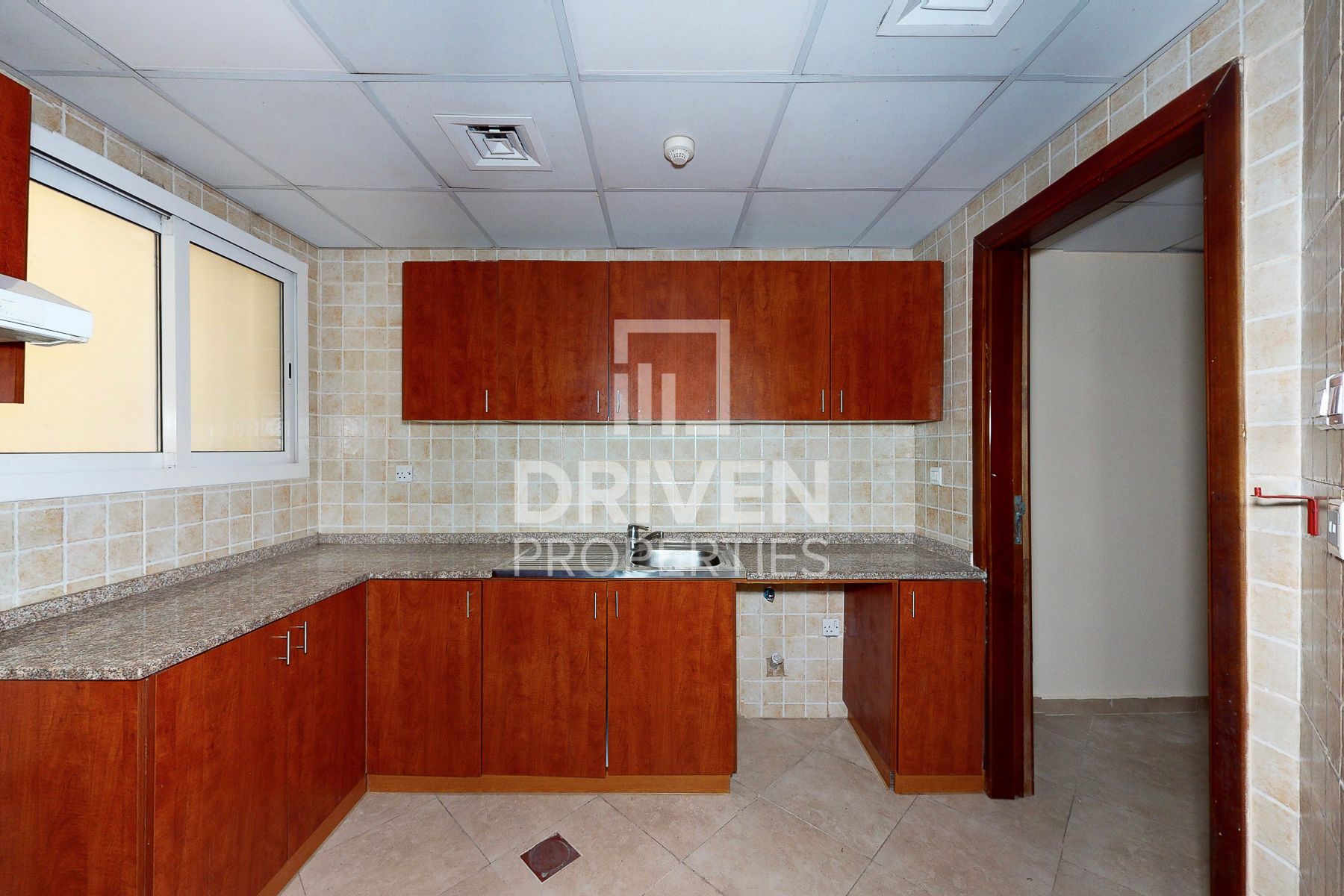 High Floor Well Maintained Prime Location