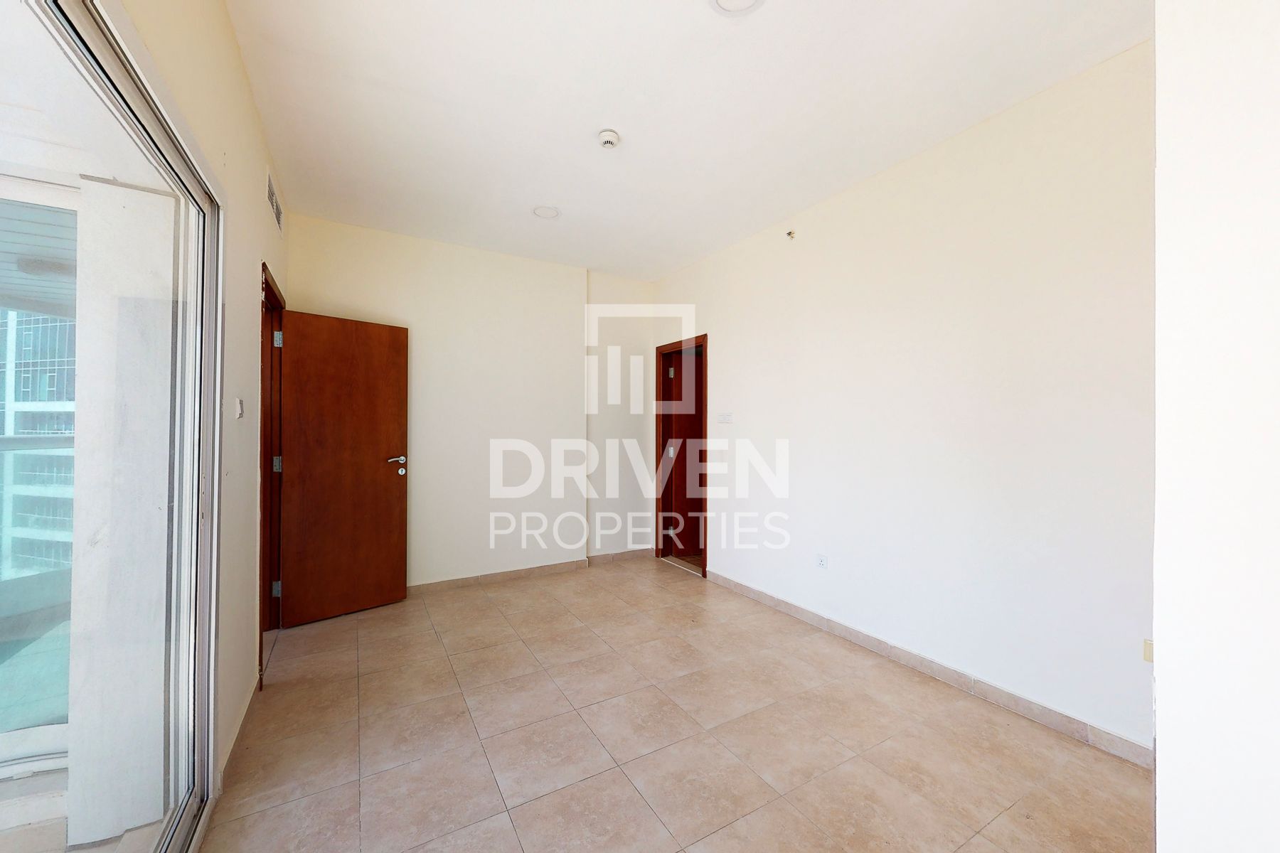 High Floor Well Maintained Prime Location