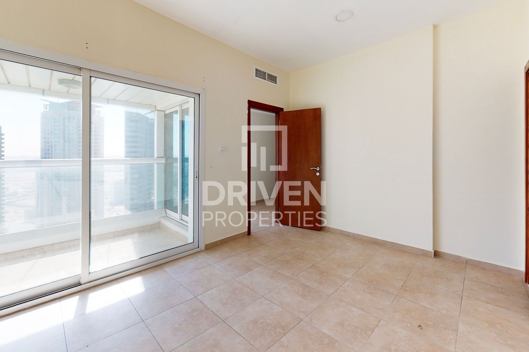 High Floor Well Maintained Prime Location