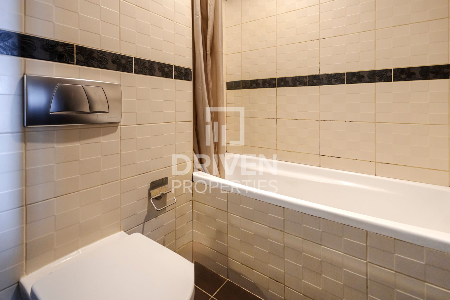 Spacious Unit Motivated Seller Canal View