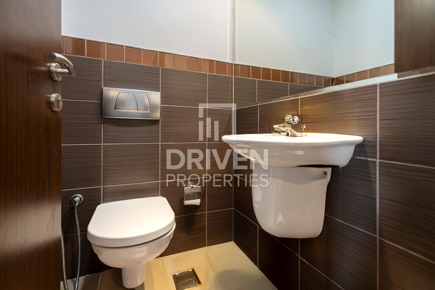 Spacious Unit Motivated Seller Canal View