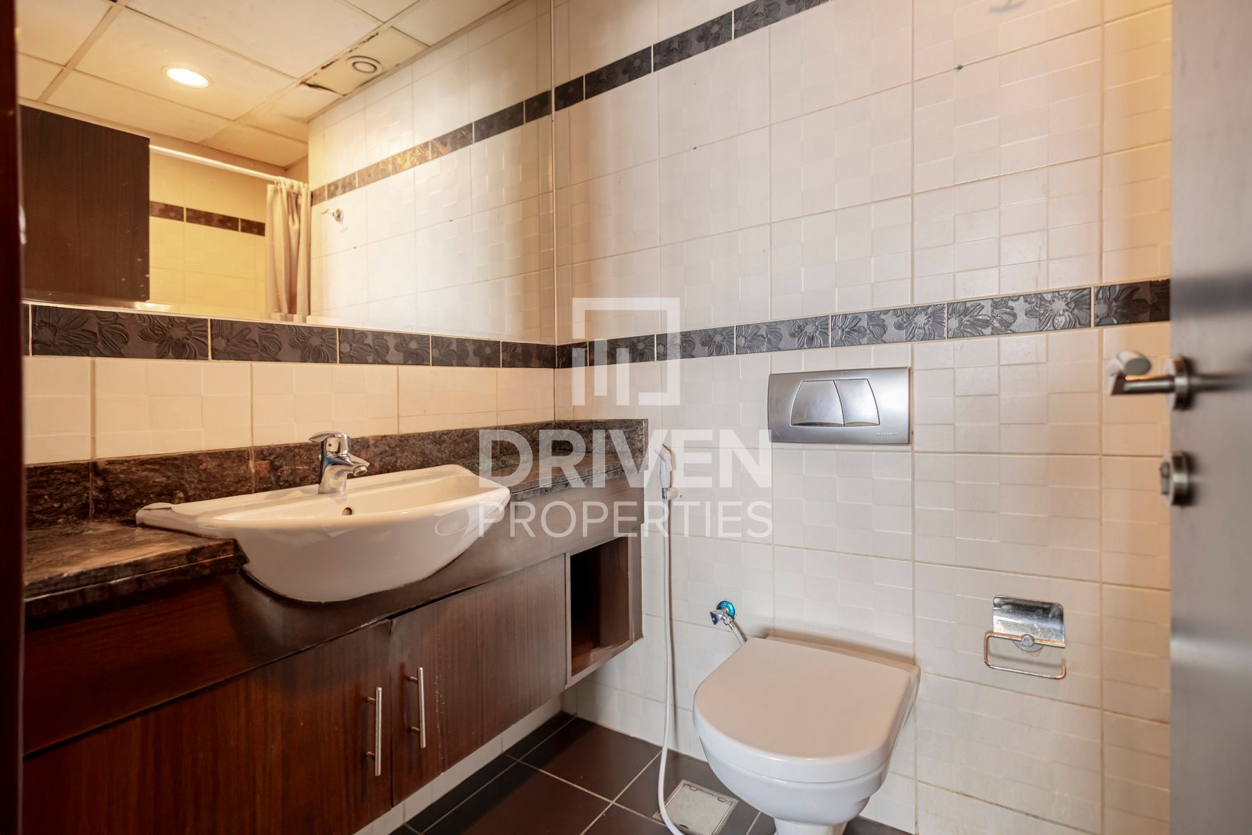 Spacious Unit Motivated Seller Canal View