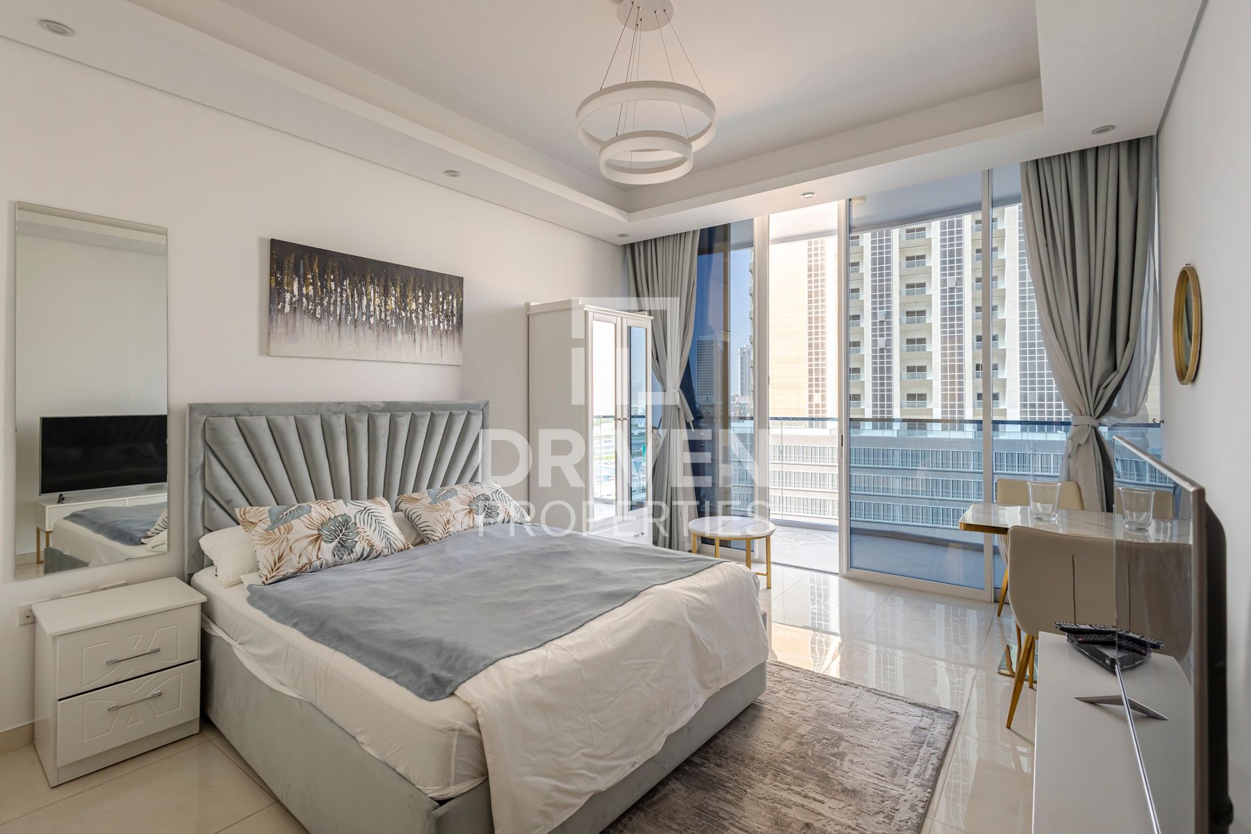 12 Cheques Furnished Ready to Move In