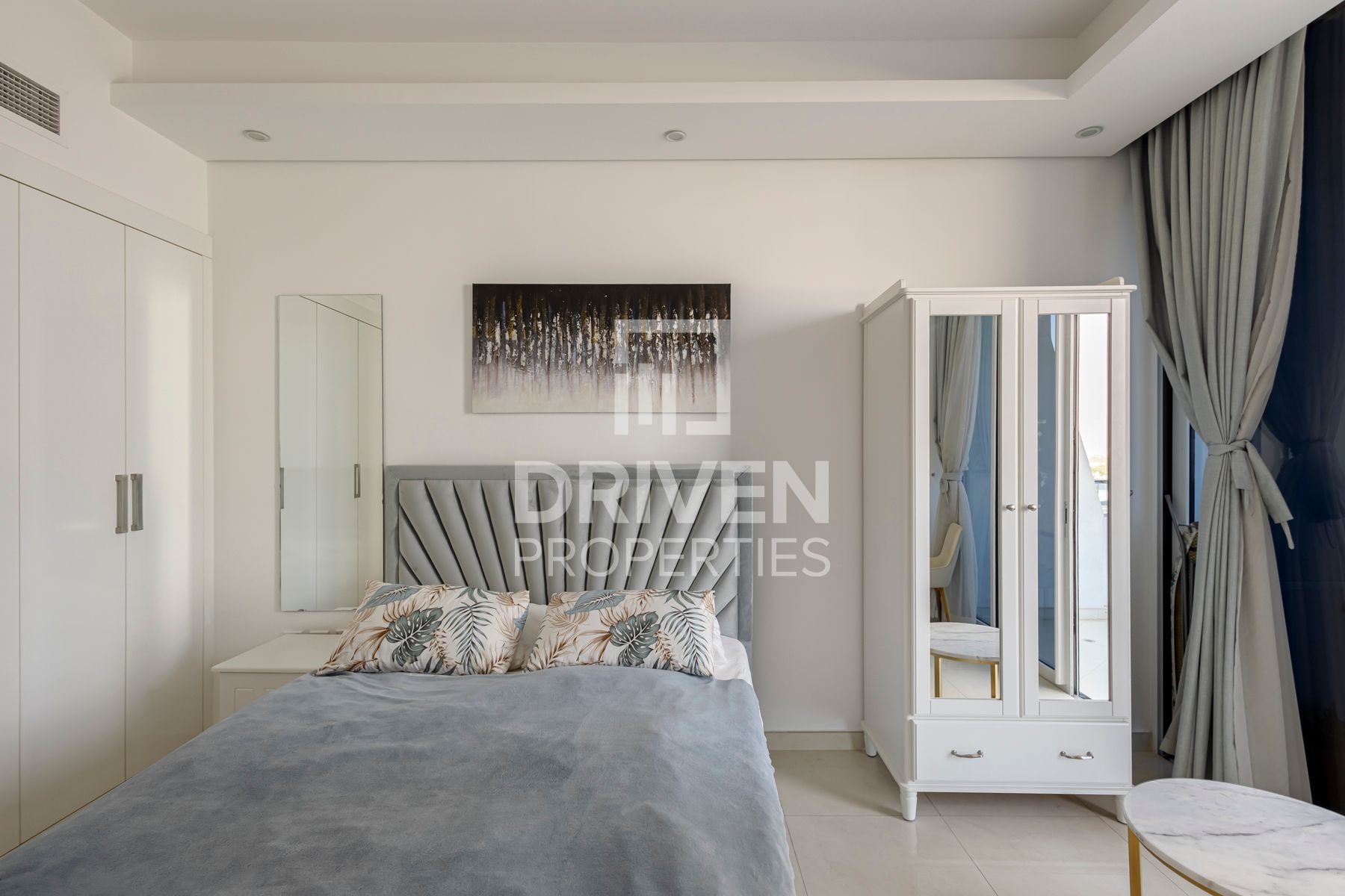 12 Cheques Furnished Ready to Move In