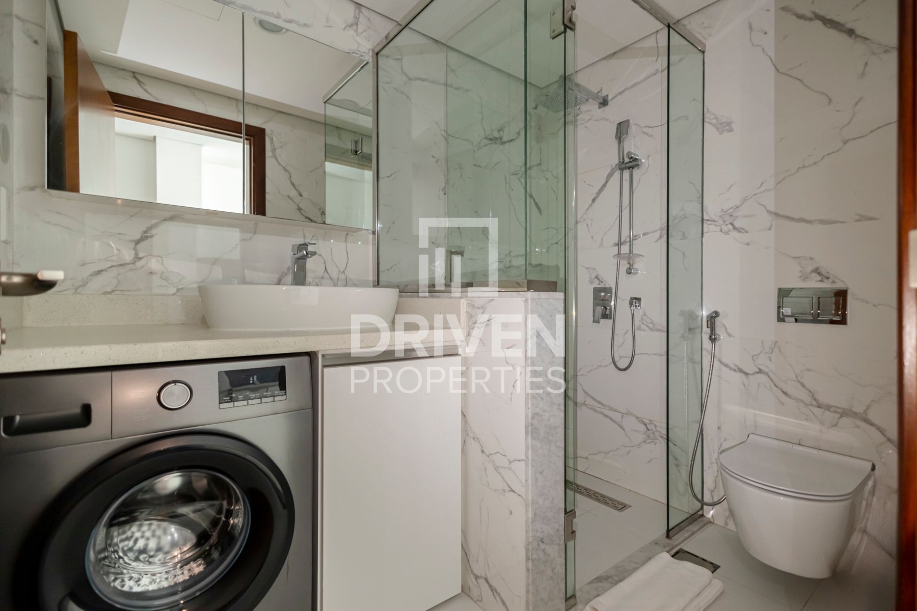 12 Cheques Furnished Ready to Move In