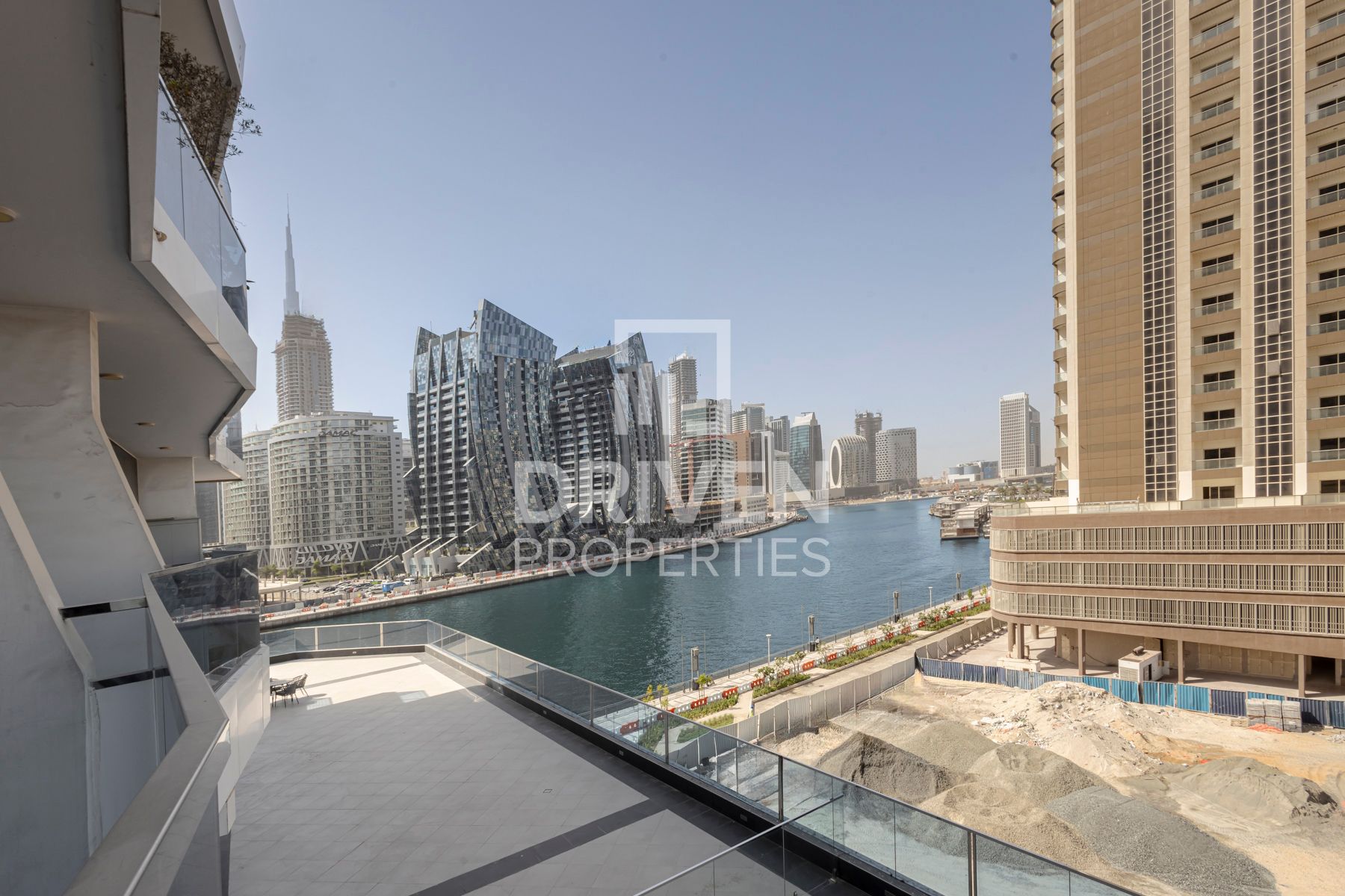 12 Cheques Furnished Ready to Move In