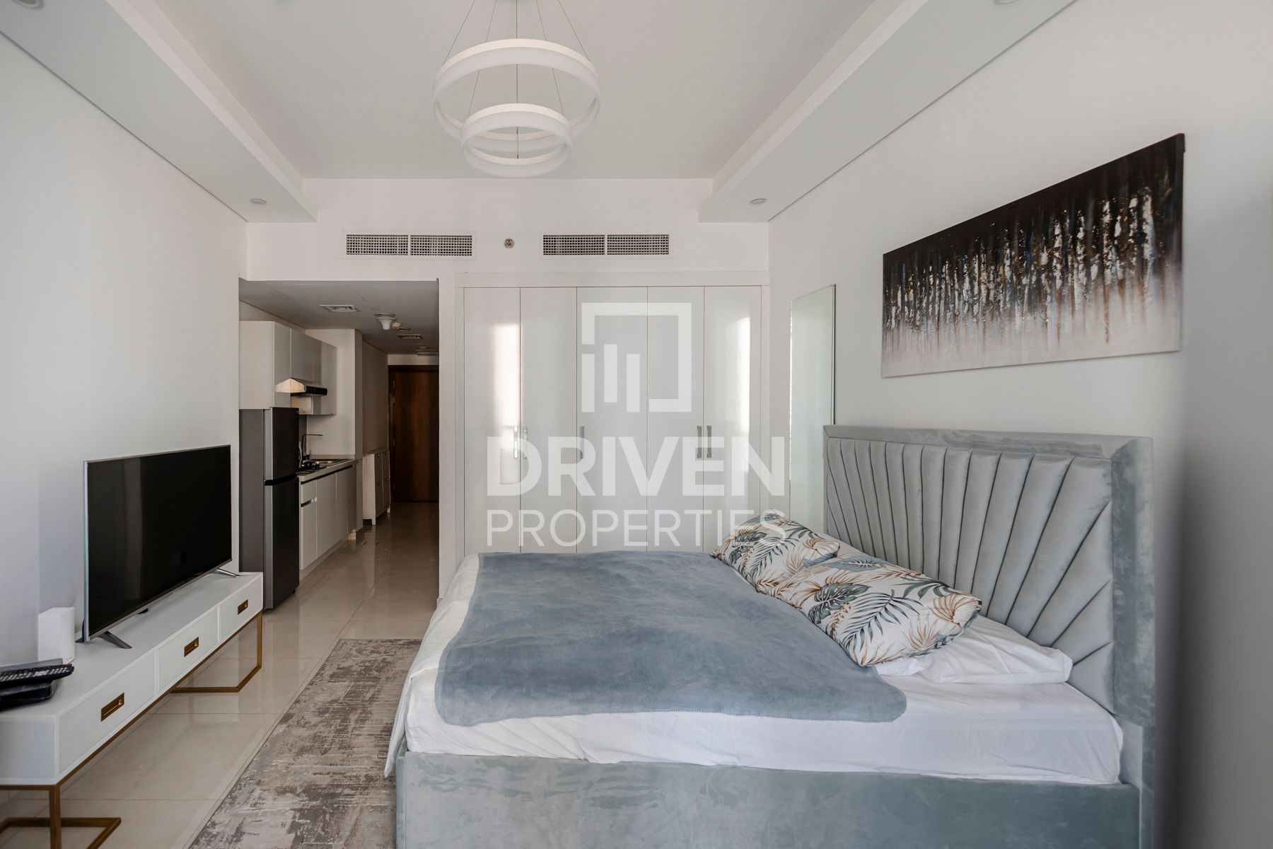 12 Cheques Furnished Ready to Move In