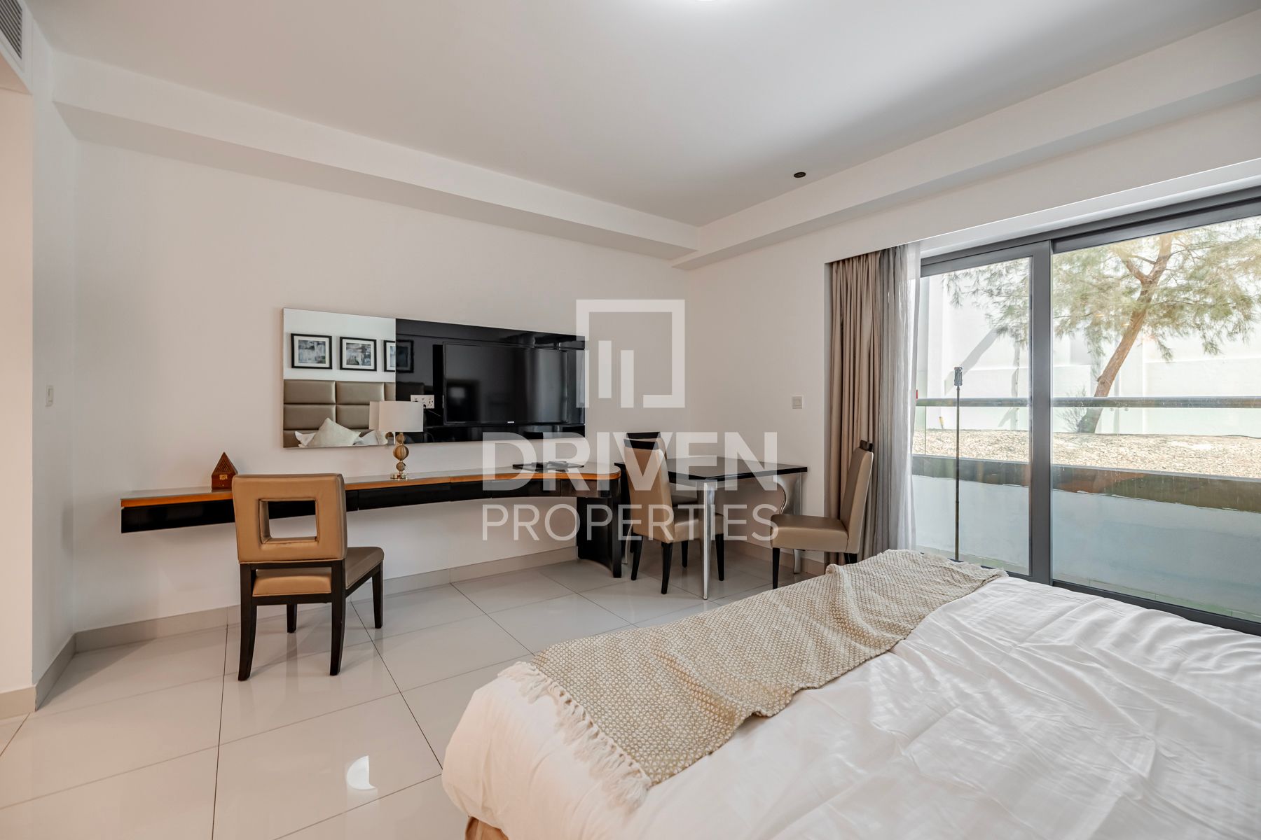 Furnished Studio Tenanted Great Layout