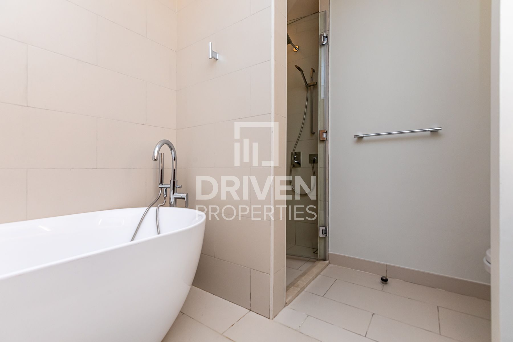 Corner Unit with 2 Parking Spacious Layout