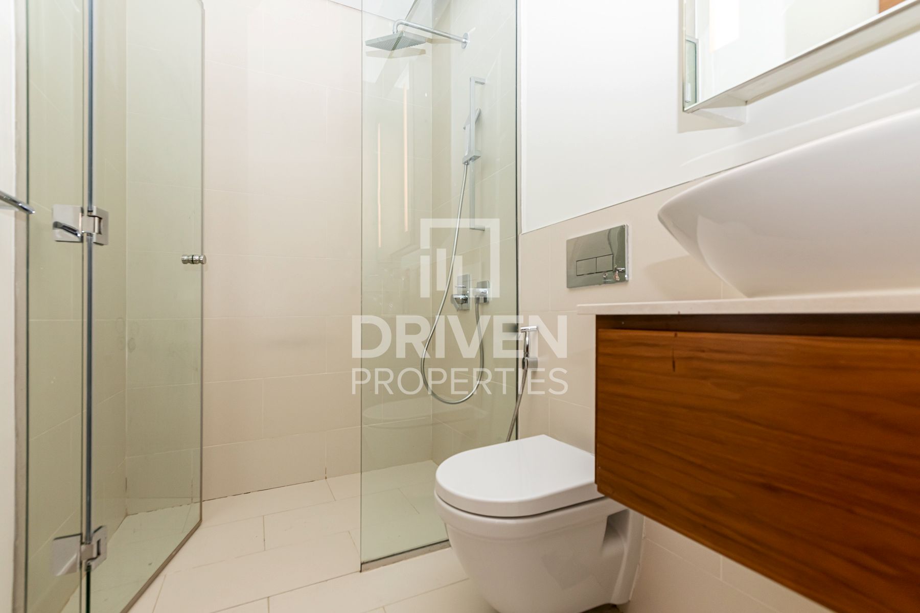 Corner Unit with 2 Parking Spacious Layout