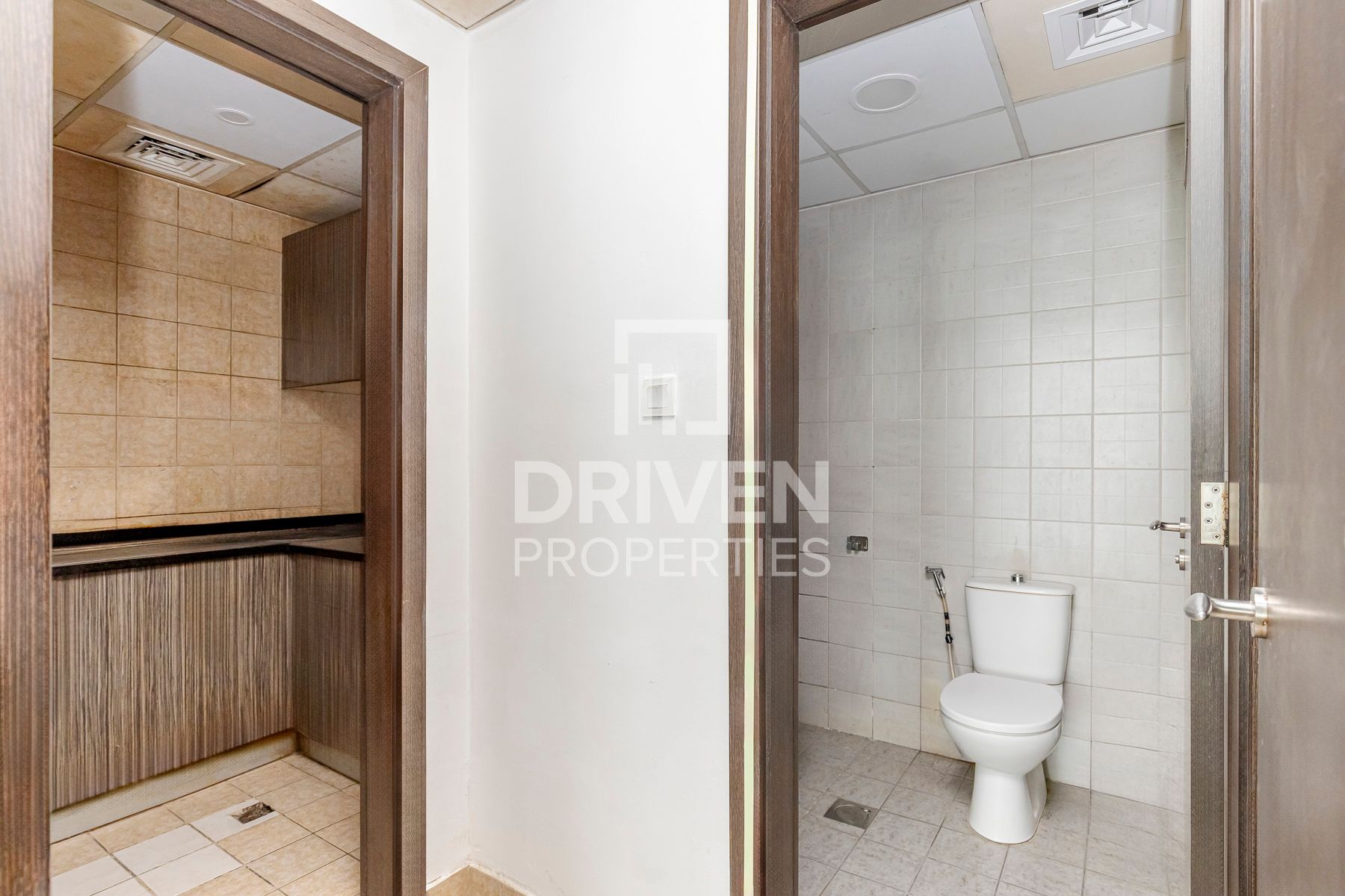 Open Layout High Rise Floor Office Vacant