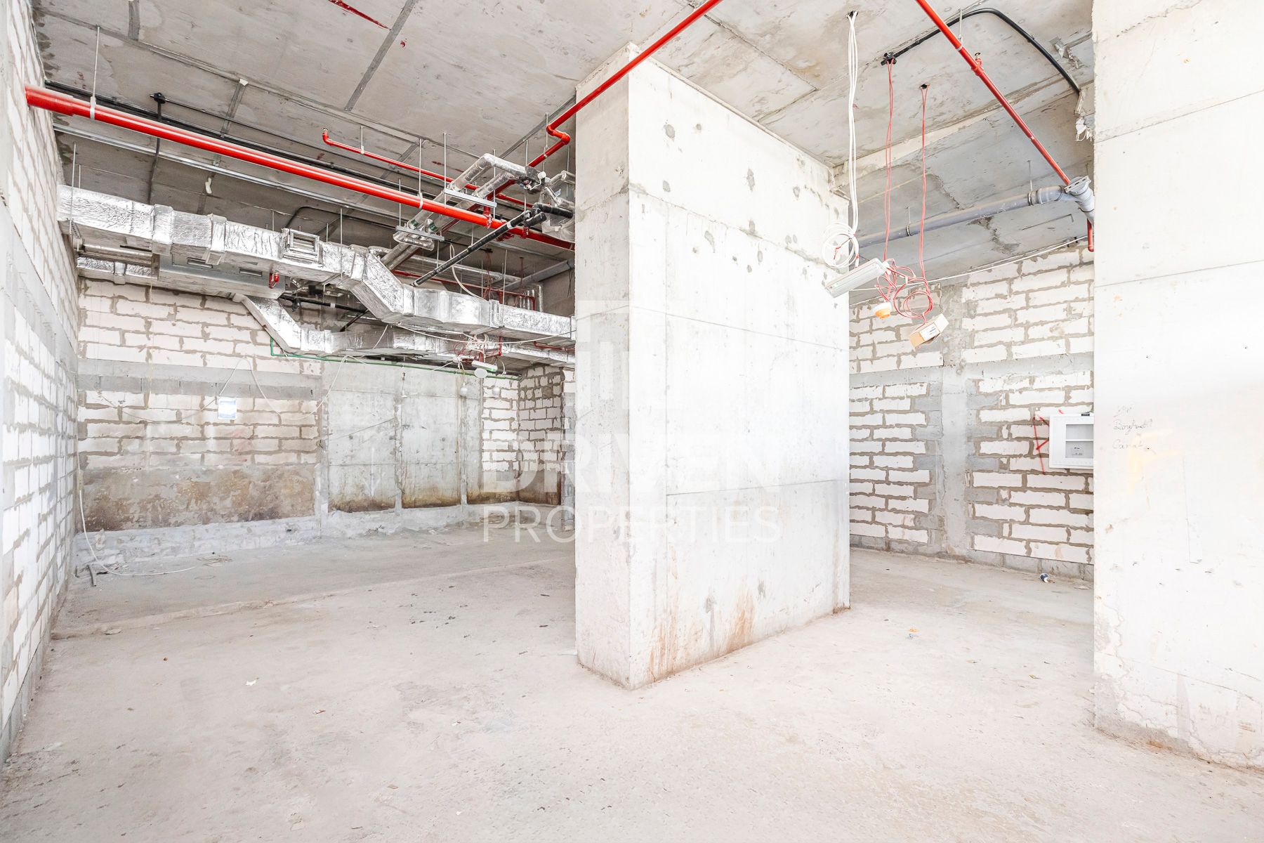 Glass-Front Retail Busy Walkway 30 Day Grace