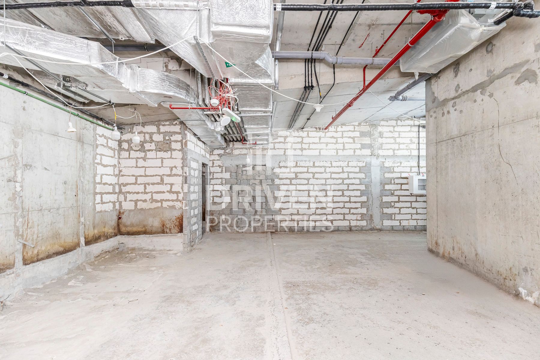 Glass-Front Retail Busy Walkway 30 Day Grace