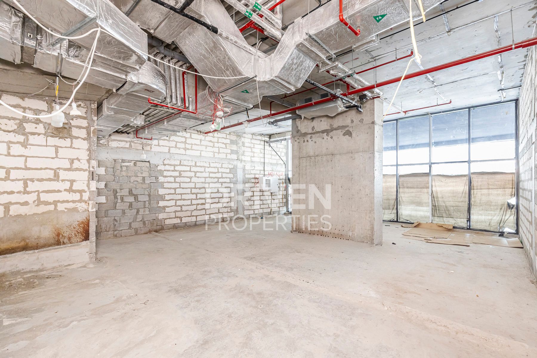 Glass-Front Retail Busy Walkway 30 Day Grace