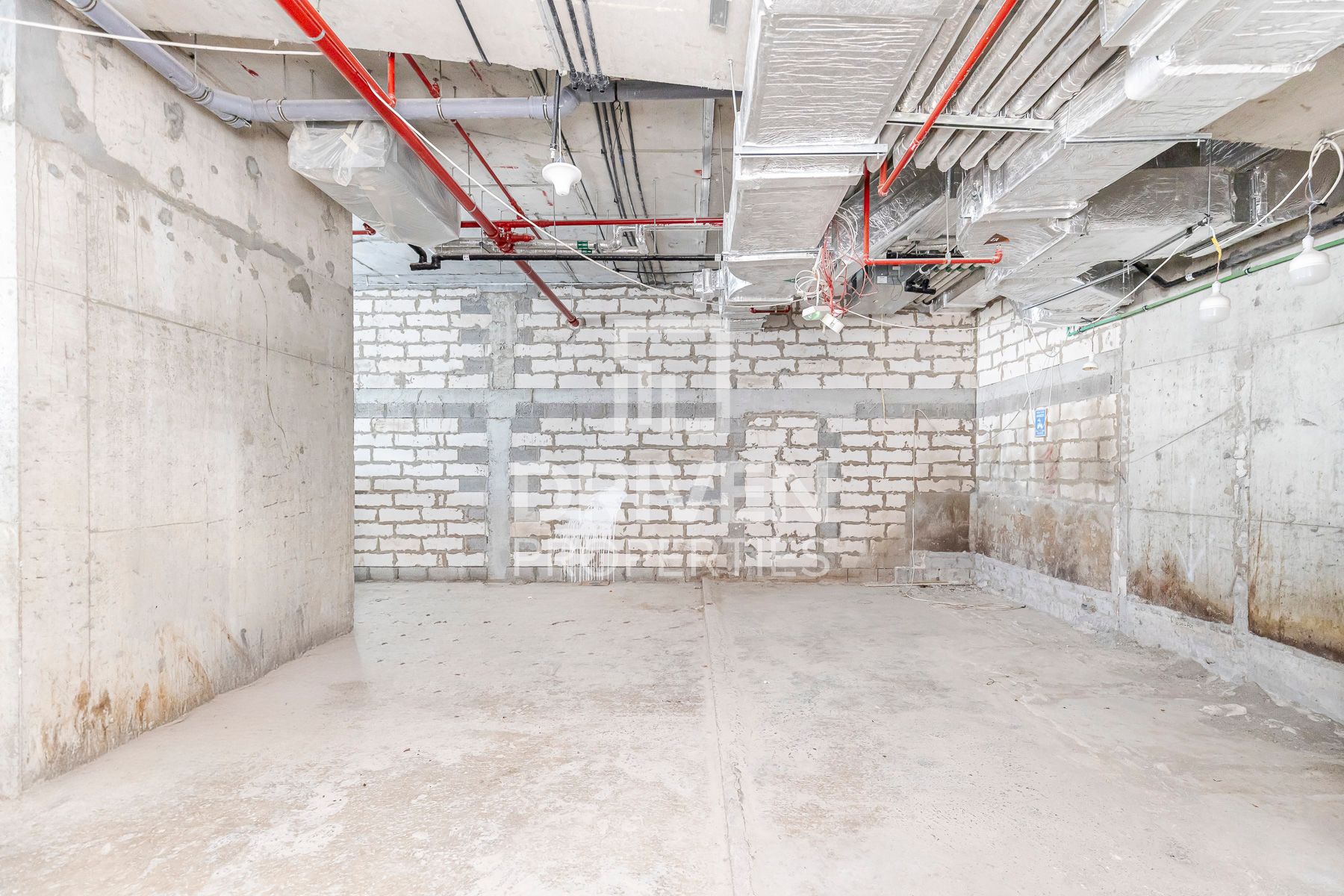 Glass-Front Retail Busy Walkway 30 Day Grace