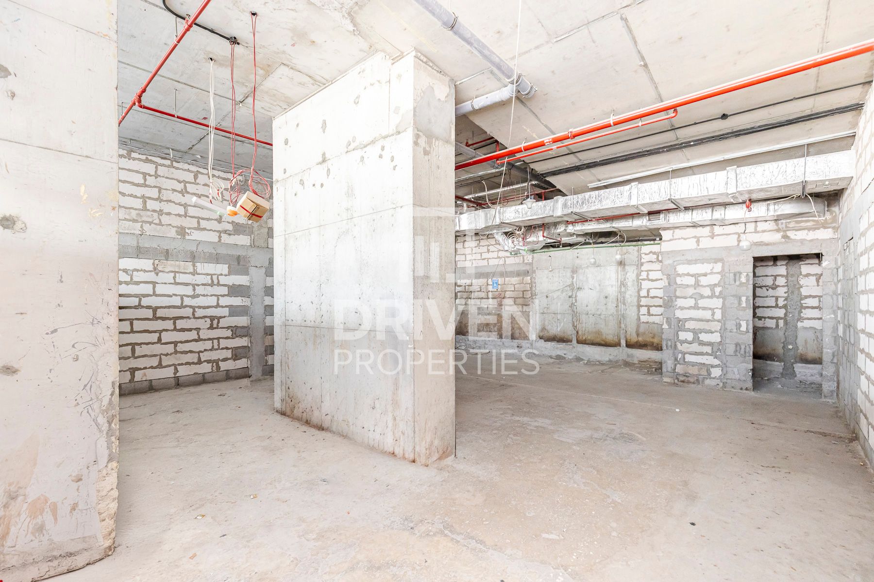 Glass-Front Retail Busy Walkway 30 Day Grace