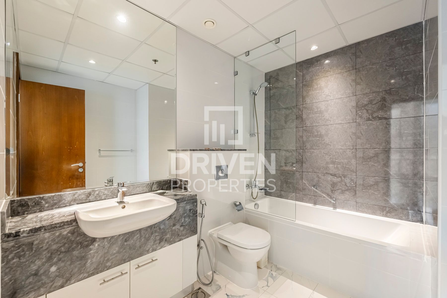 SZR View High Floor Spacious Vacant