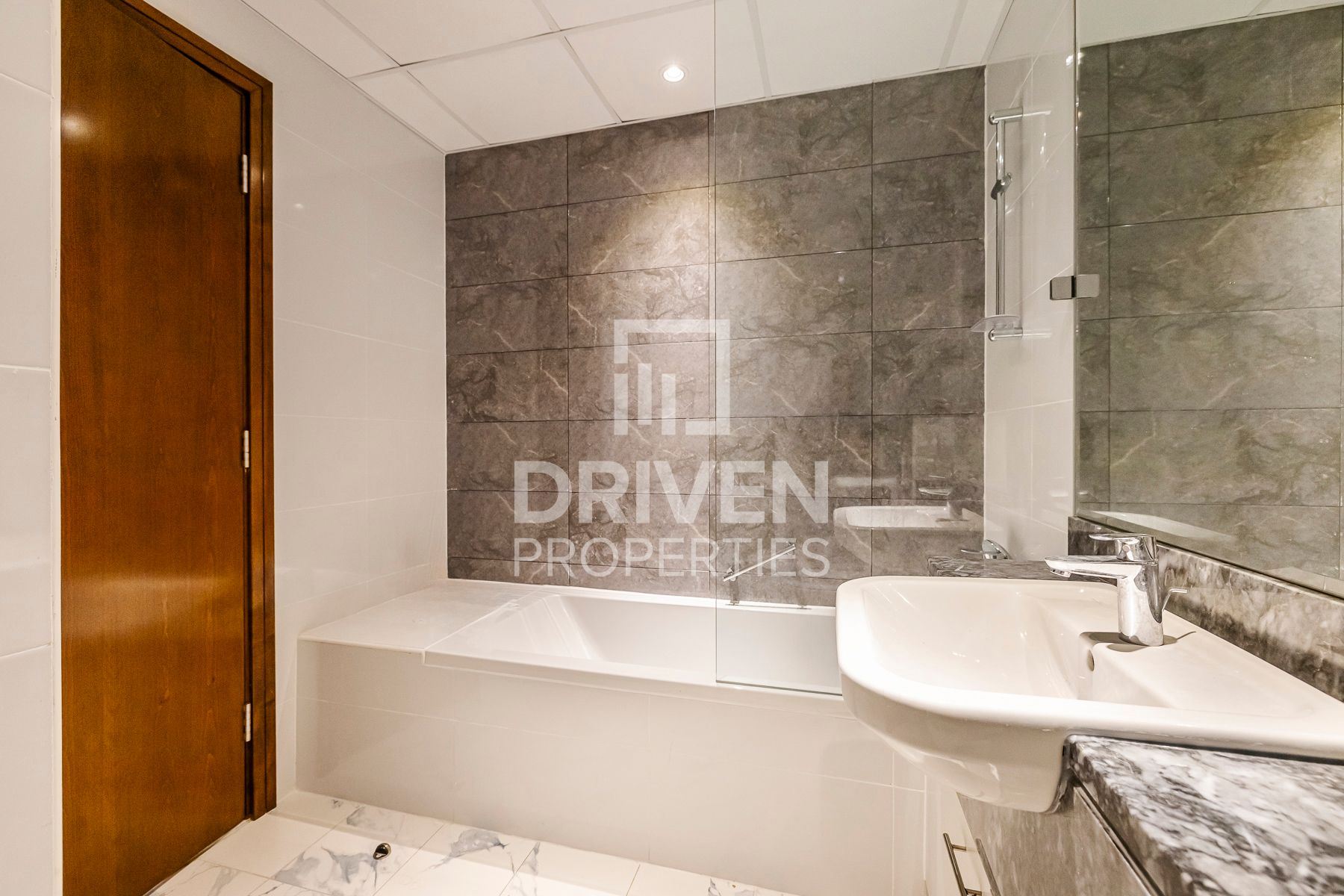 SZR View High Floor Spacious Vacant