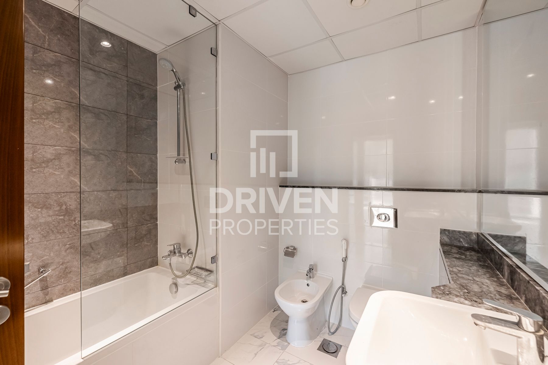 SZR View High Floor Spacious Vacant