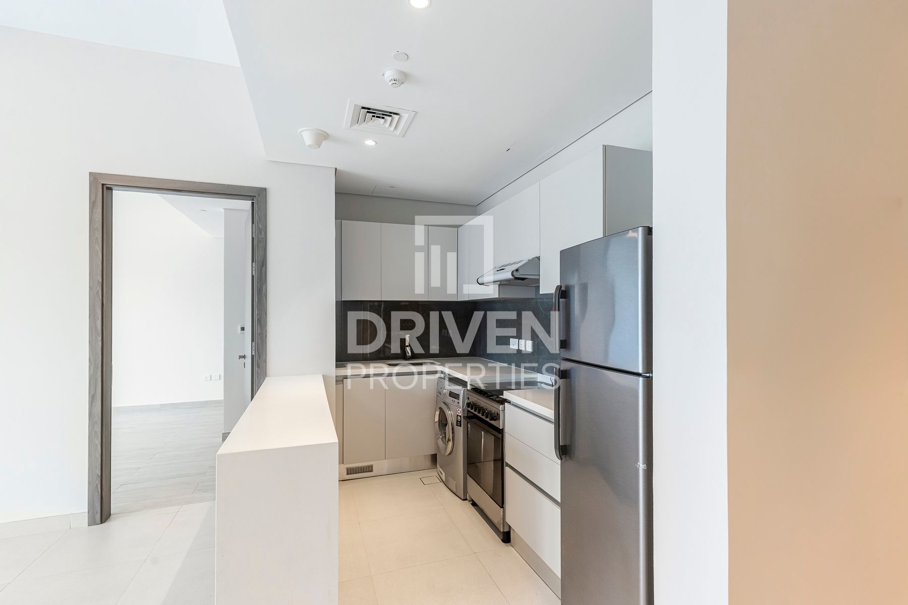 Prime Location Spacious Discounted Price