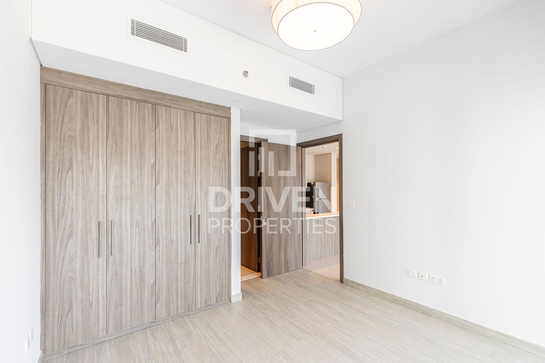 Prime Location Spacious Discounted Price