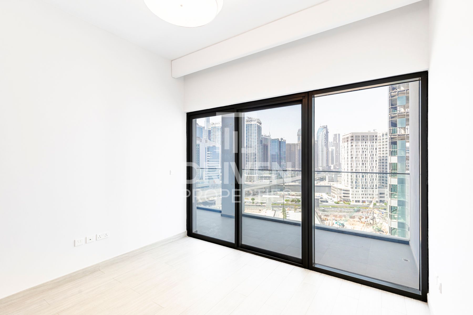 Prime Location Spacious Discounted Price