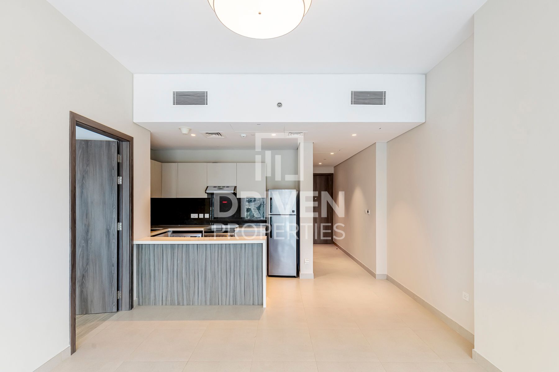 Prime Location Spacious Discounted Price