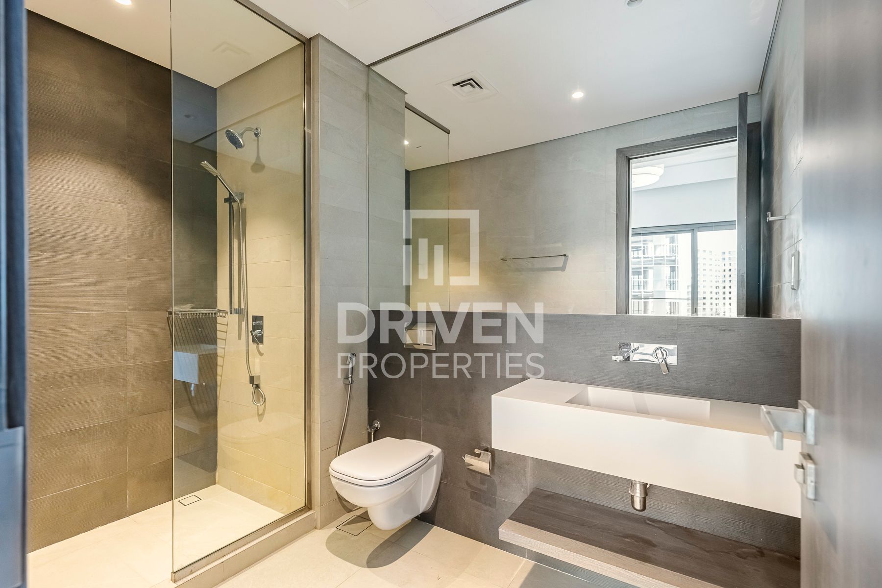 Prime Location Spacious Discounted Price