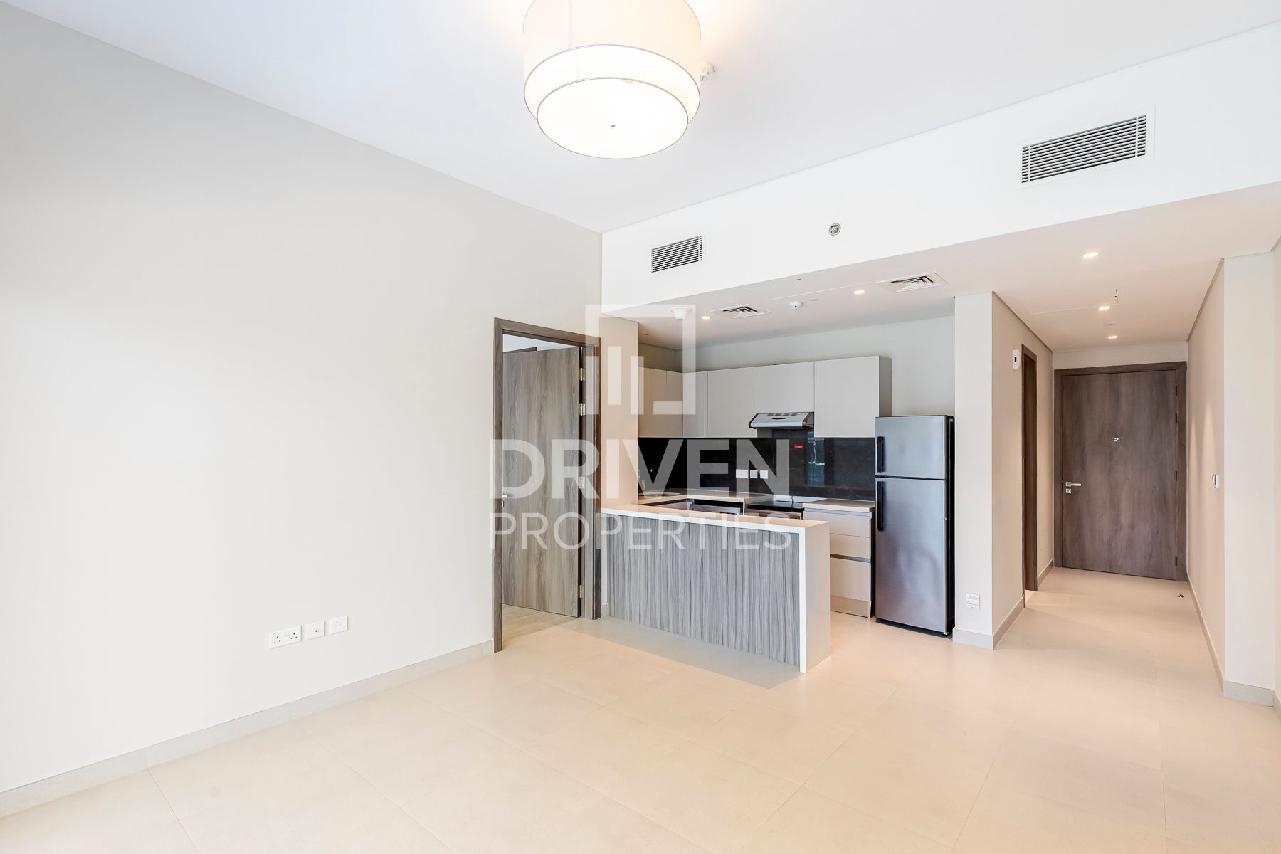 Prime Location Spacious Discounted Price