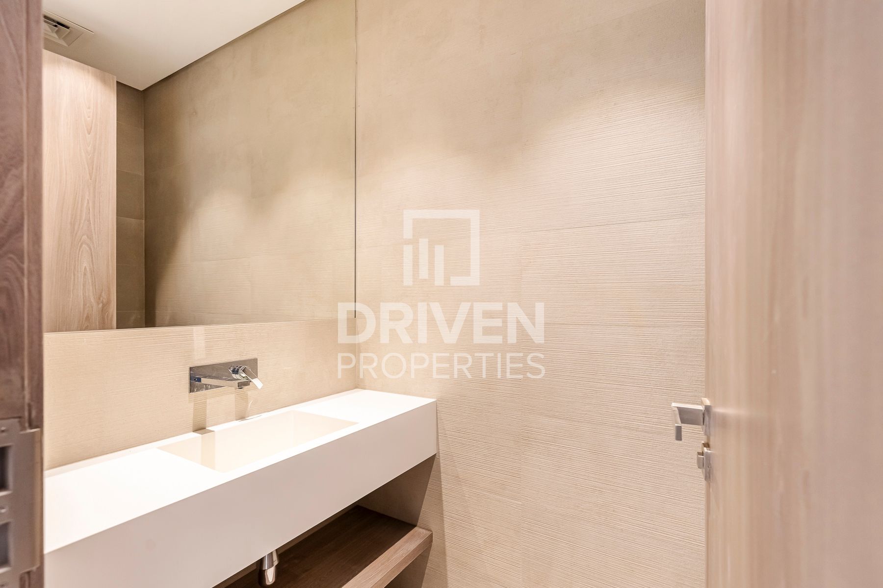 Prime Location Spacious Discounted Price