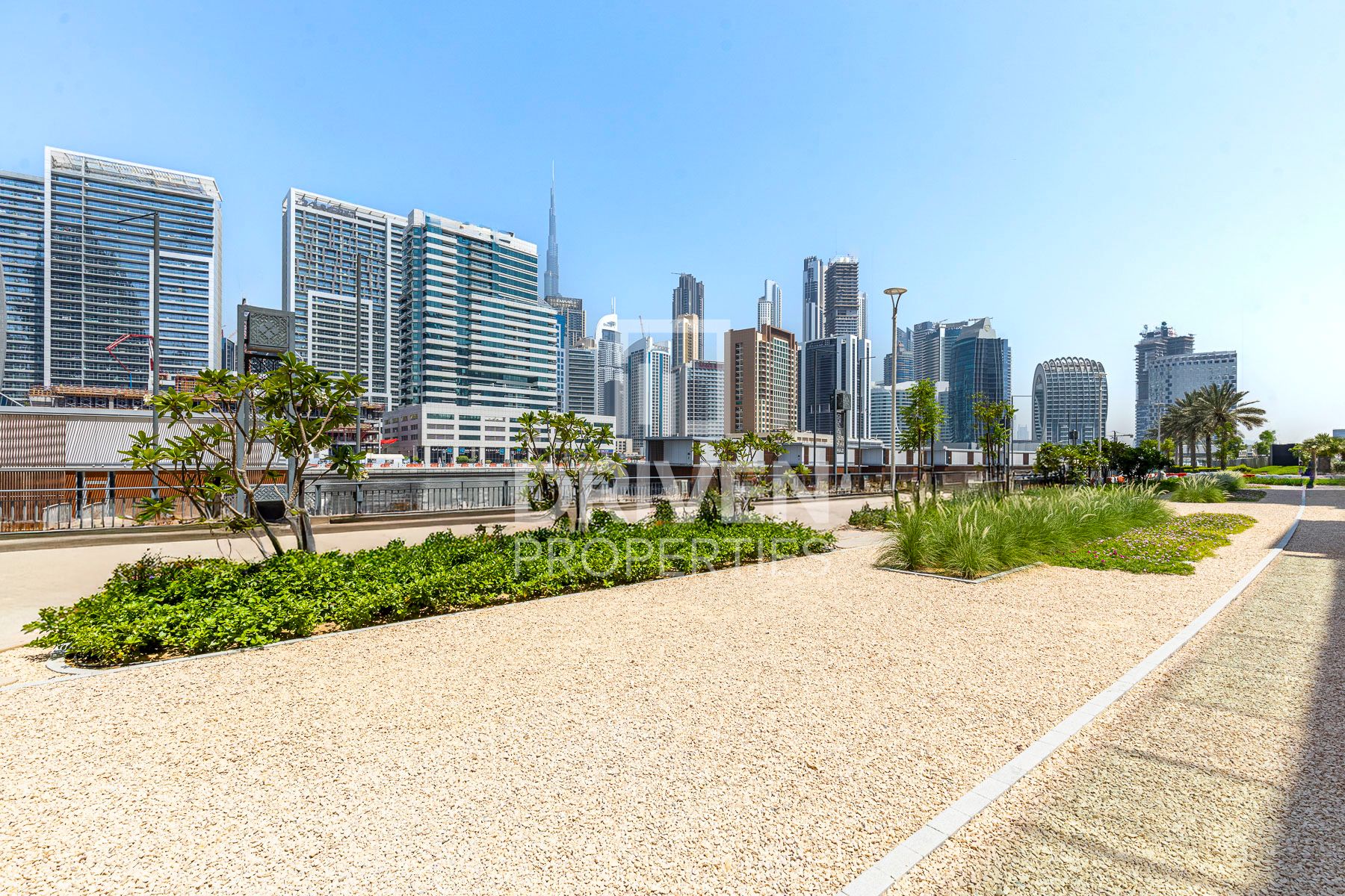 Glass-Front Retail Busy Walkway 30 Day Grace