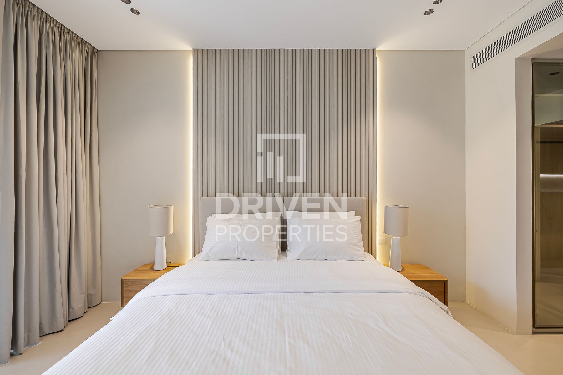 Upgraded Unit Furnished Ready to Move in