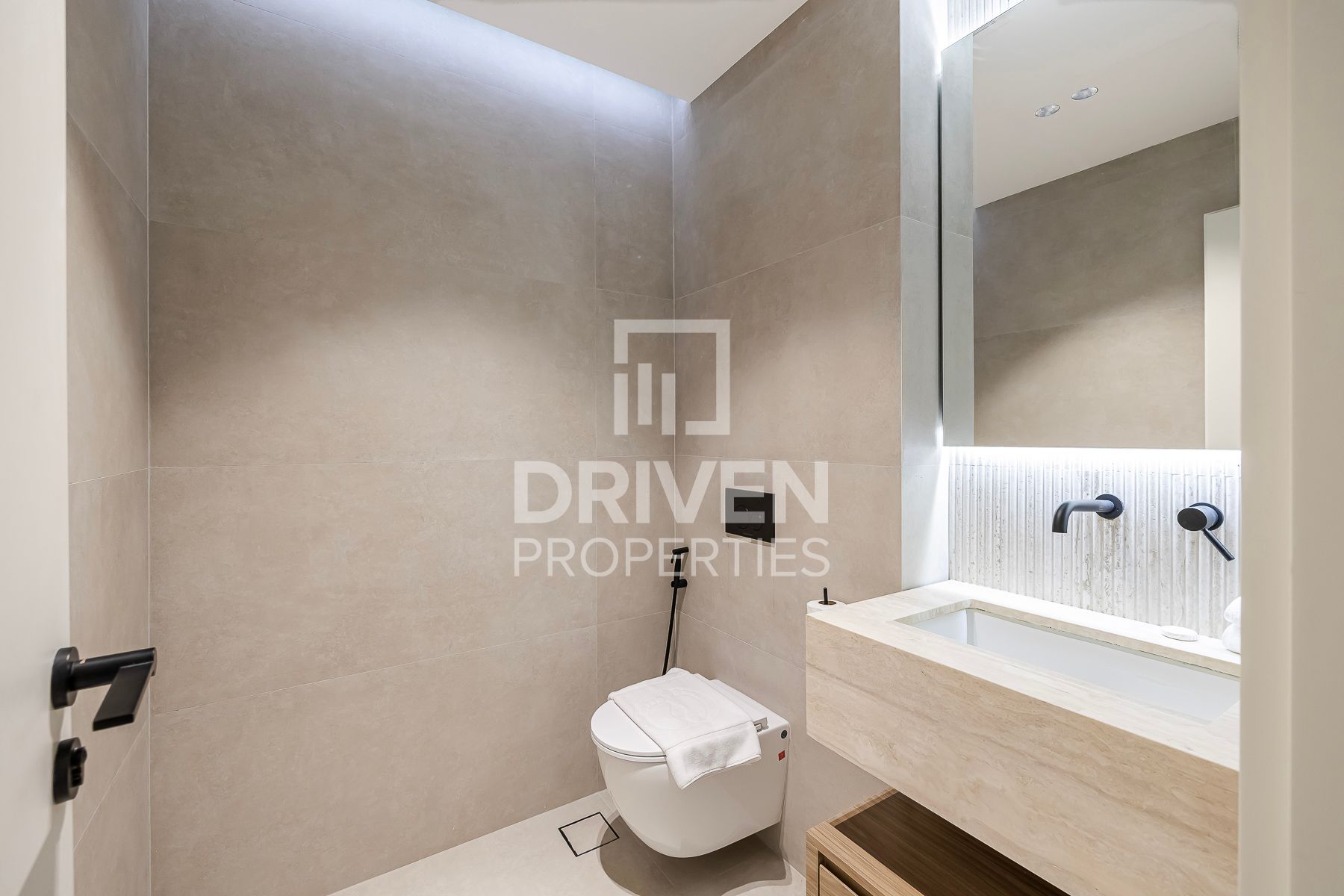 Upgraded Unit Furnished Ready to Move in