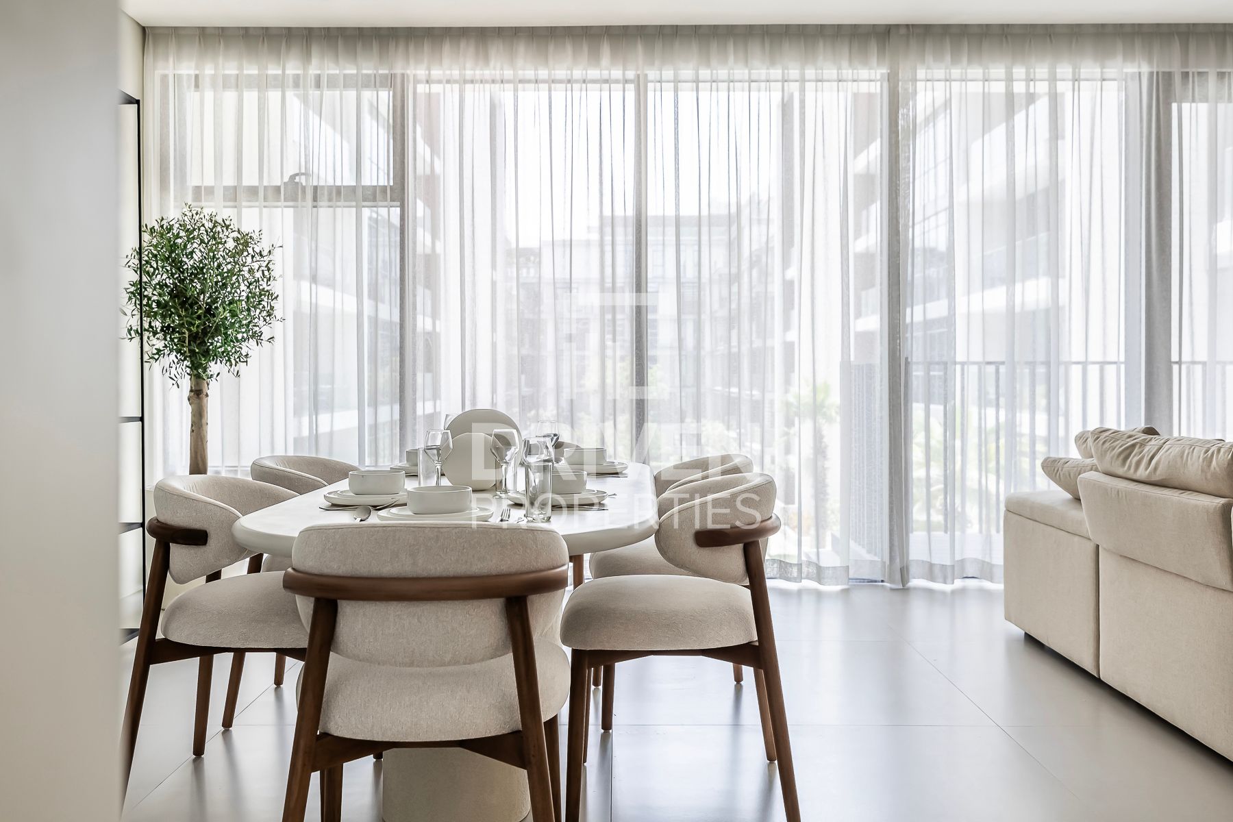 Upgraded Unit Furnished Ready to Move in