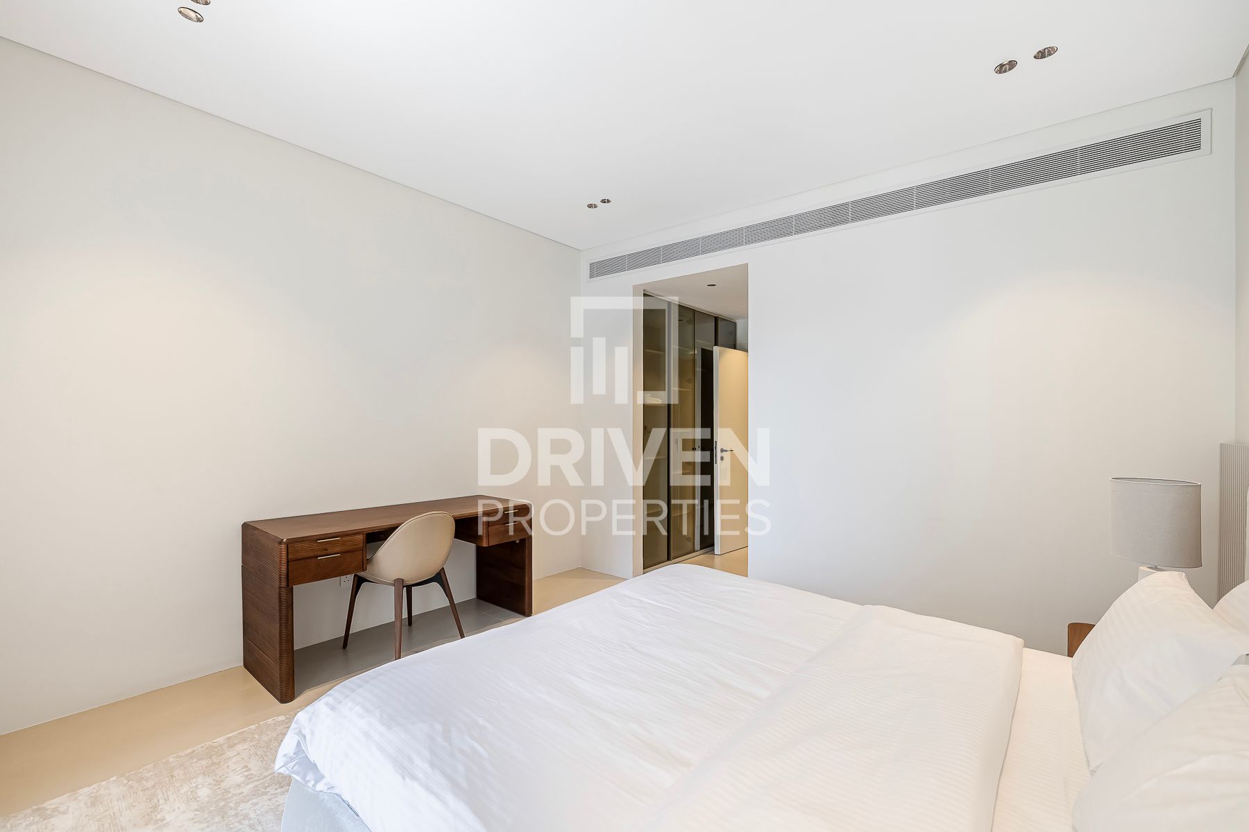 Upgraded Unit Furnished Ready to Move in