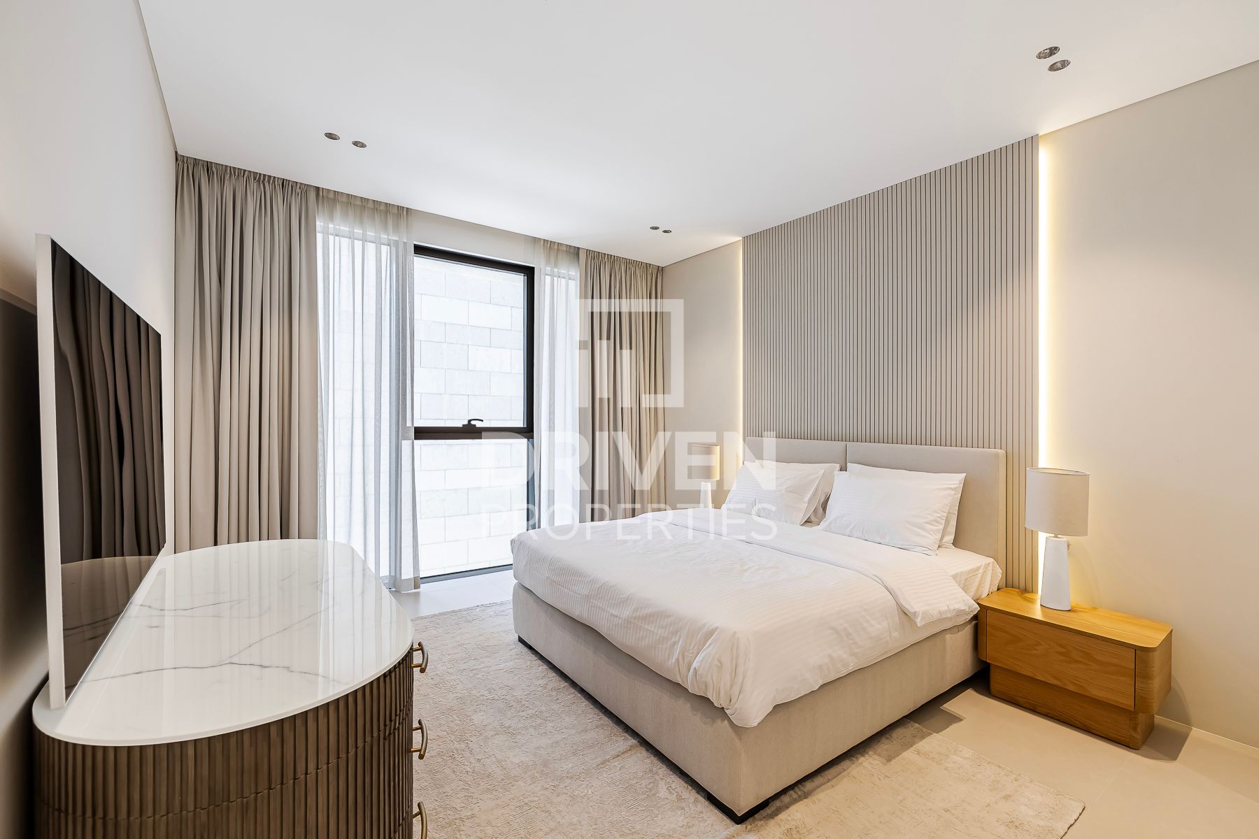 Upgraded Unit Furnished Ready to Move in