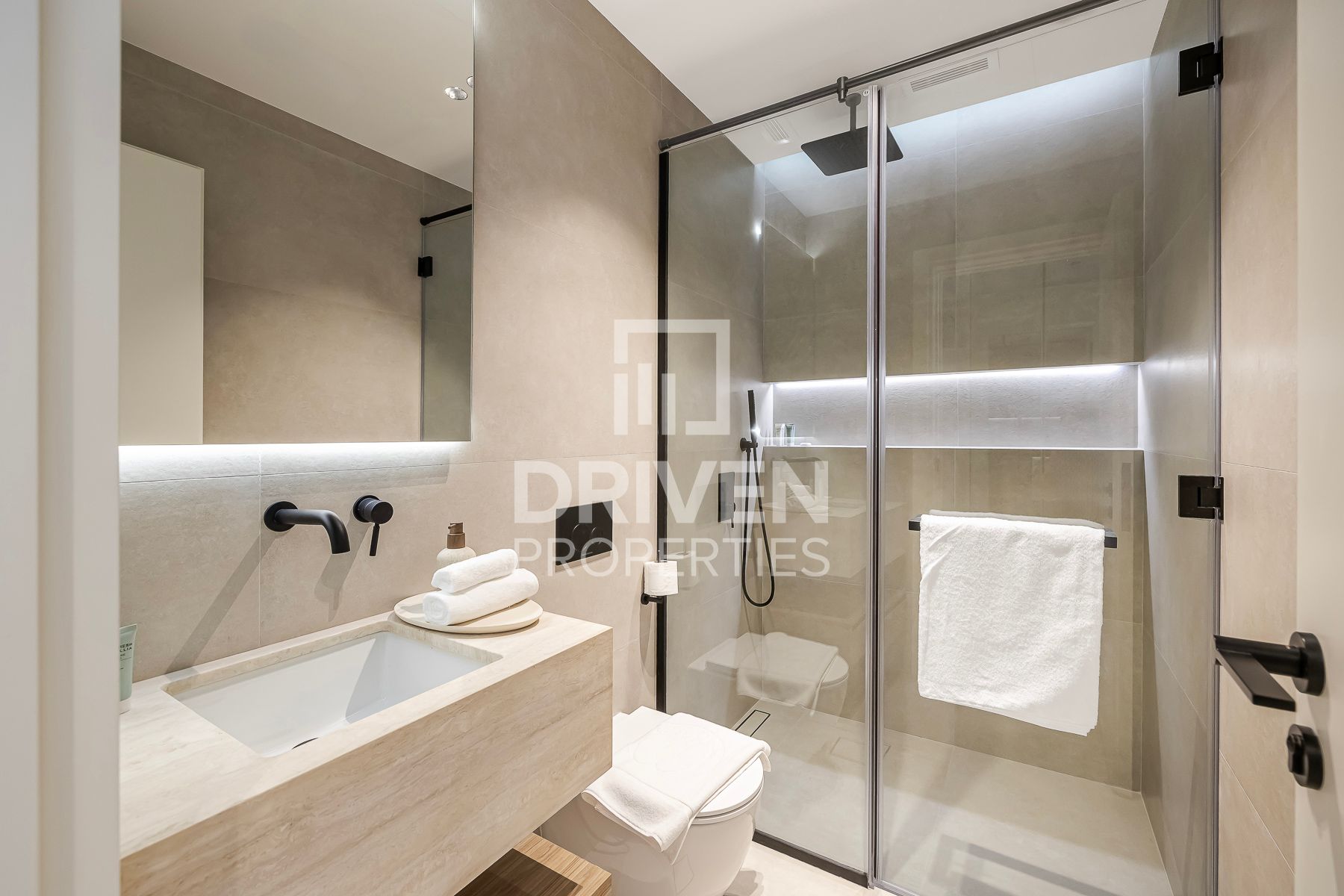 Upgraded Unit Furnished Ready to Move in