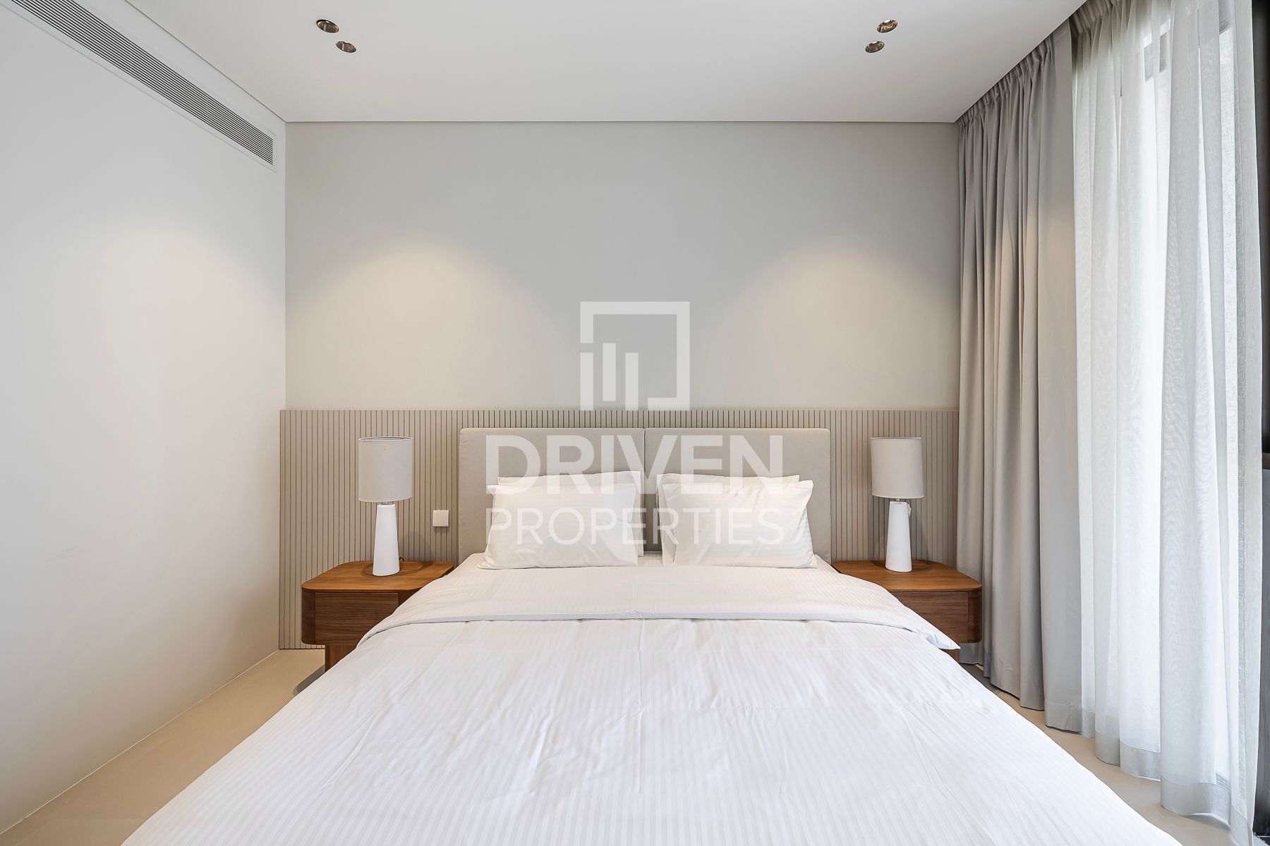 Upgraded Unit Furnished Ready to Move in