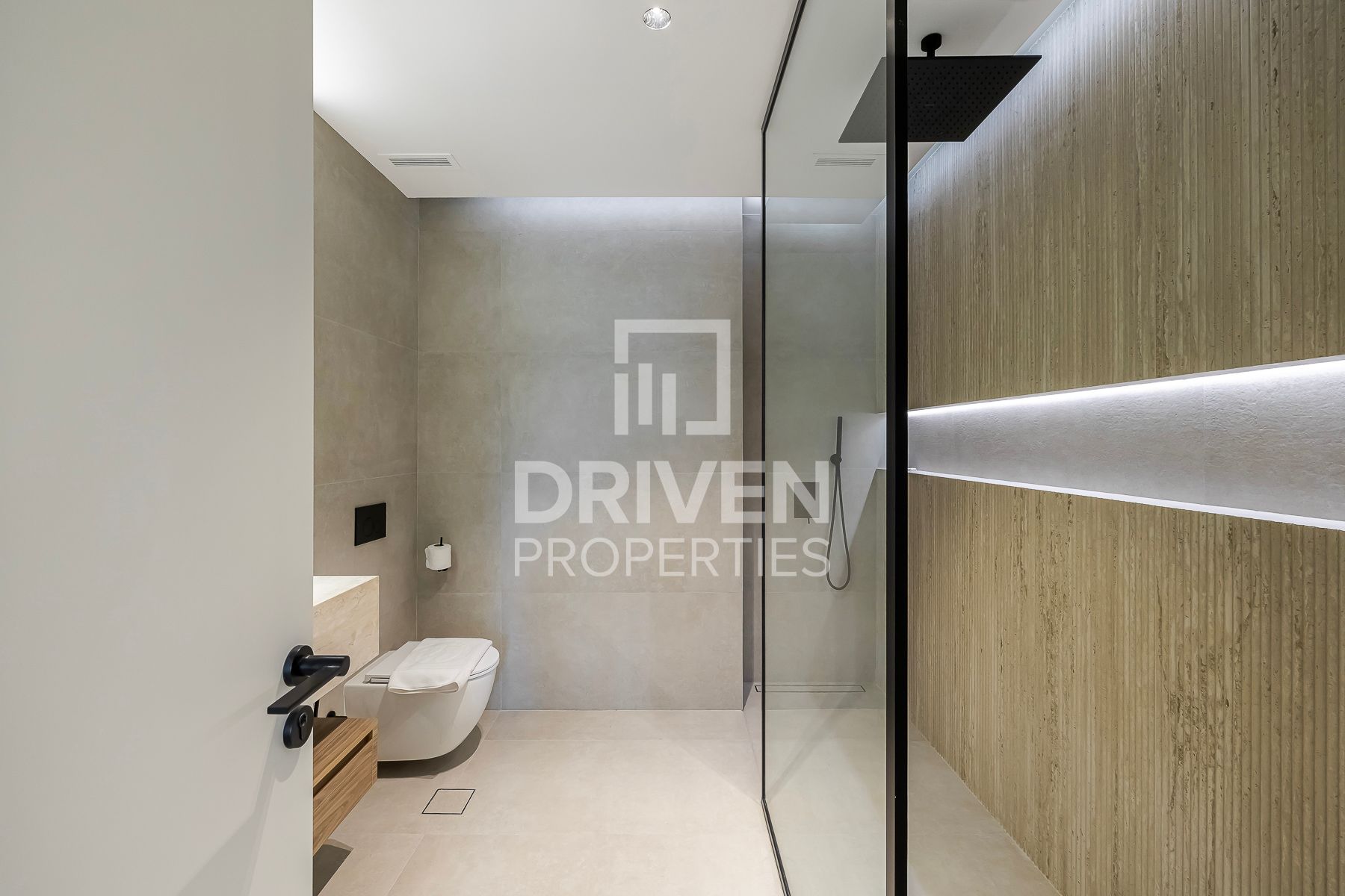 Upgraded Unit Furnished Ready to Move in