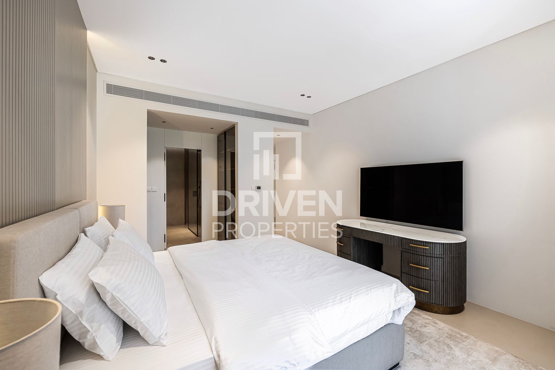 Upgraded Unit Furnished Ready to Move in