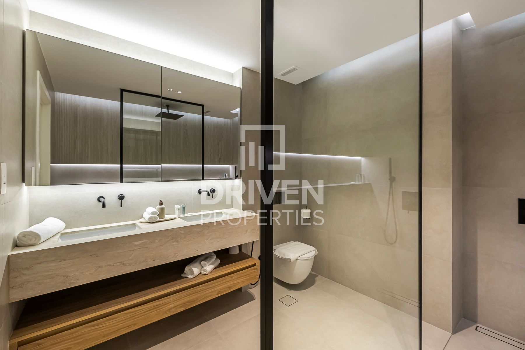 Upgraded Unit Furnished Ready to Move in